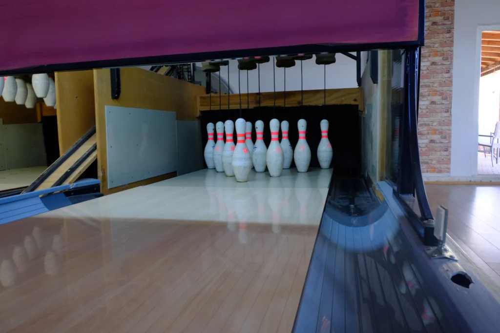 Play Bowling