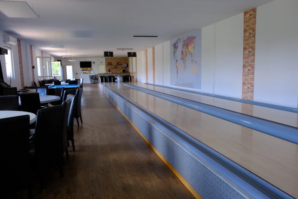 Play Bowling