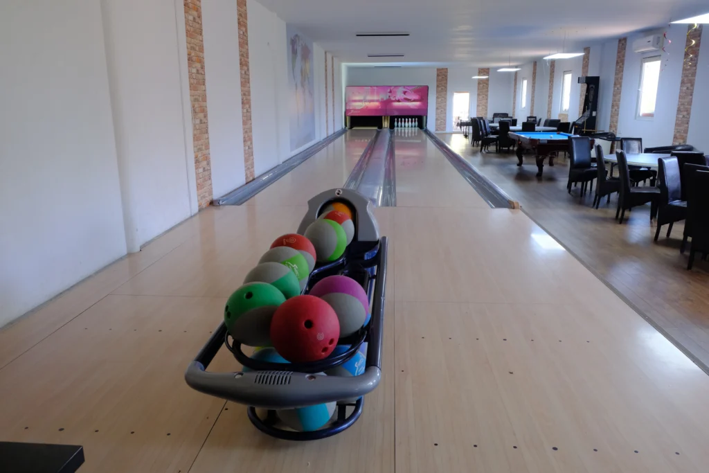 Play Bowling