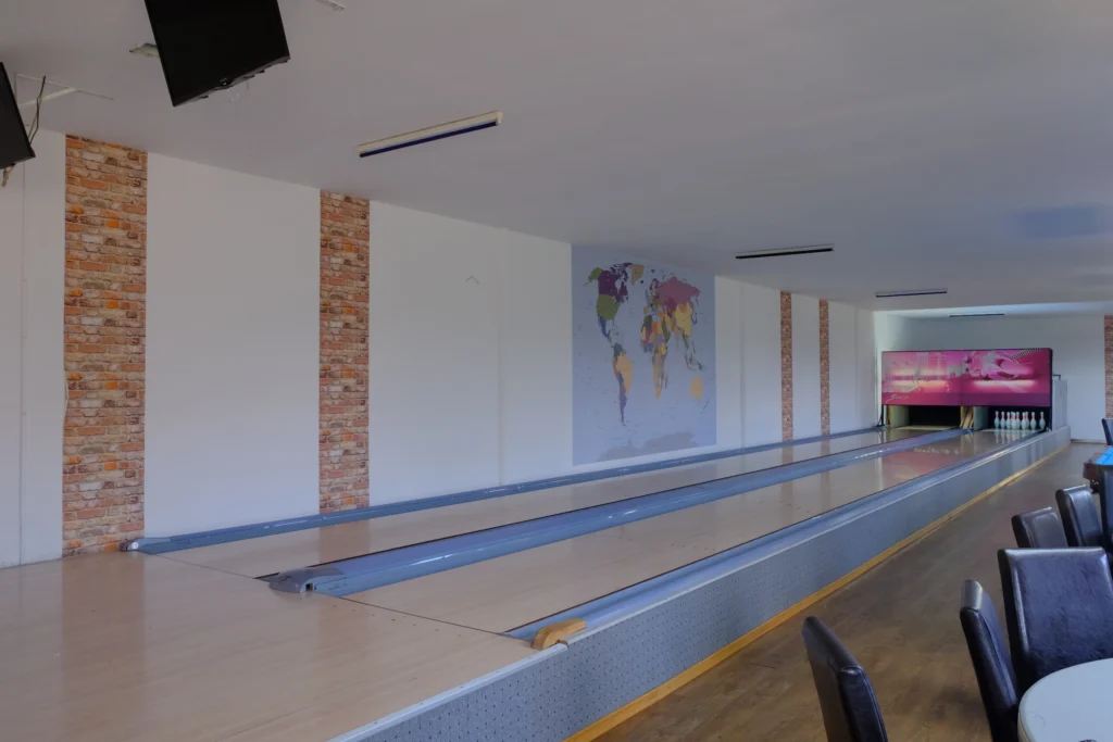 Play Bowling