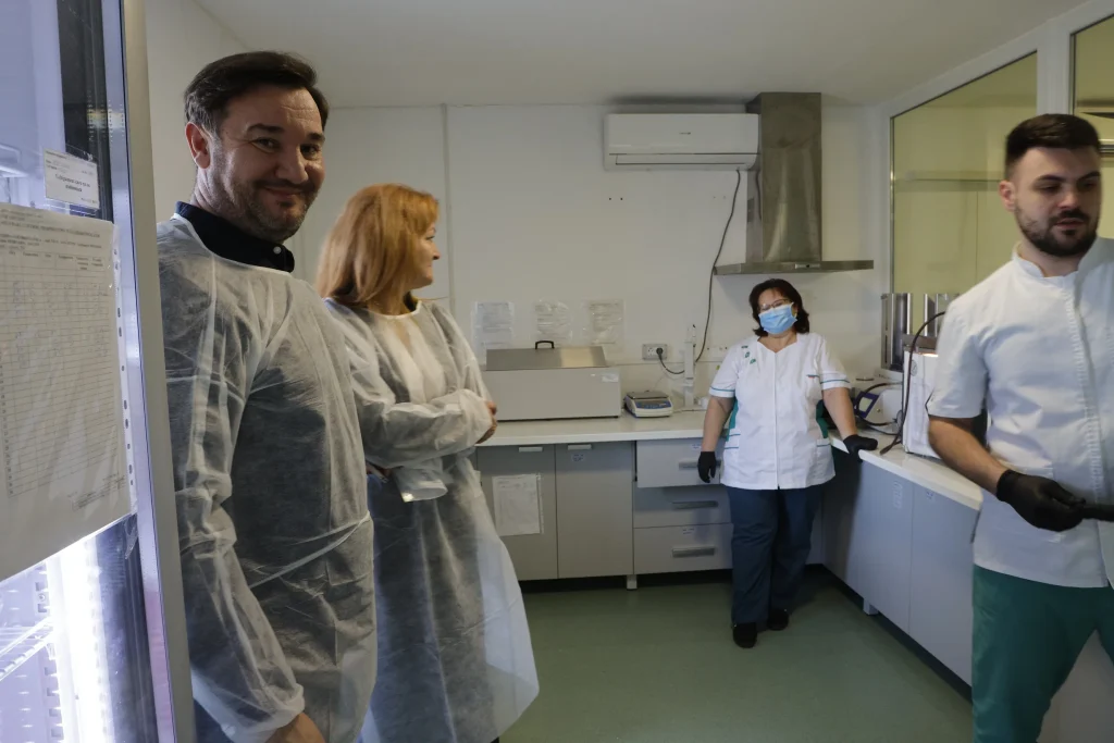 Laboratorul MS 2000