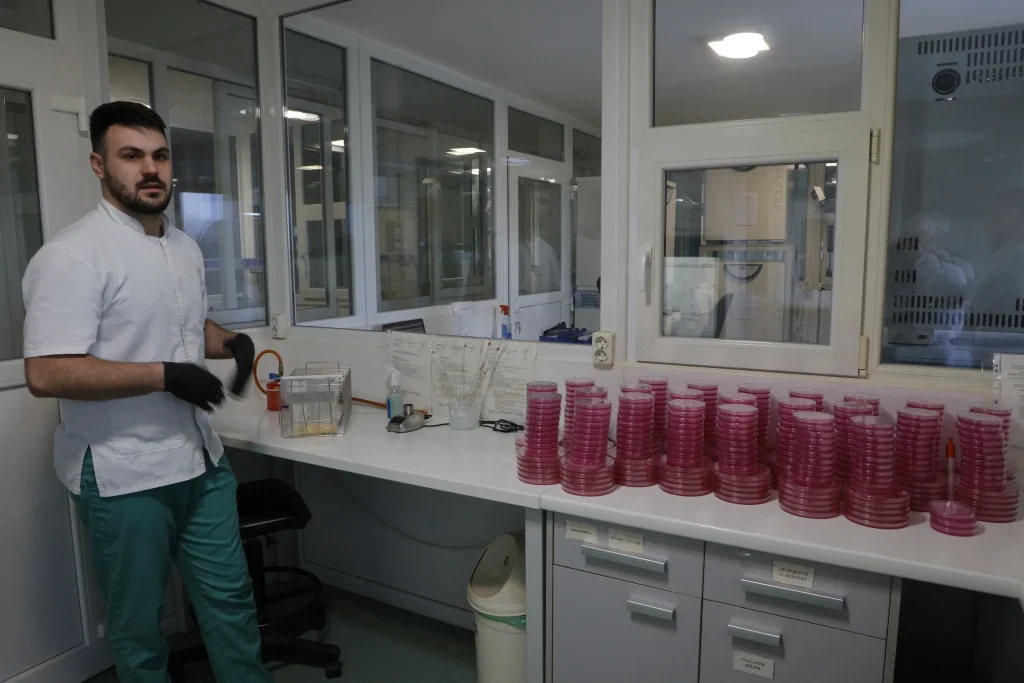 Laboratorul MS 2000