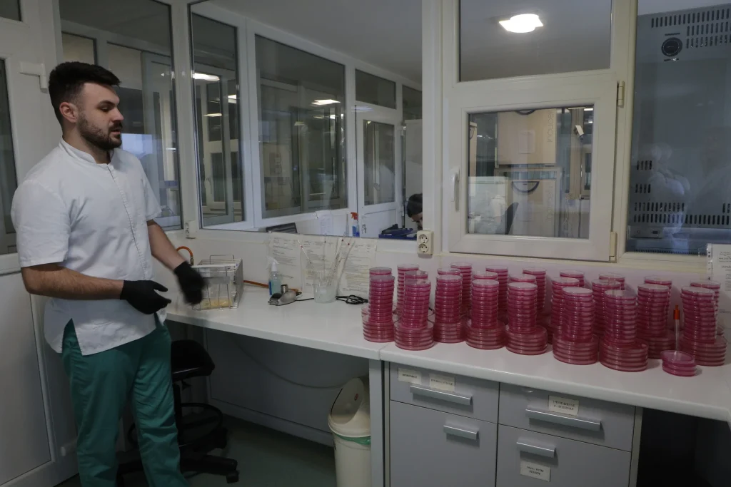Laboratorul MS 2000