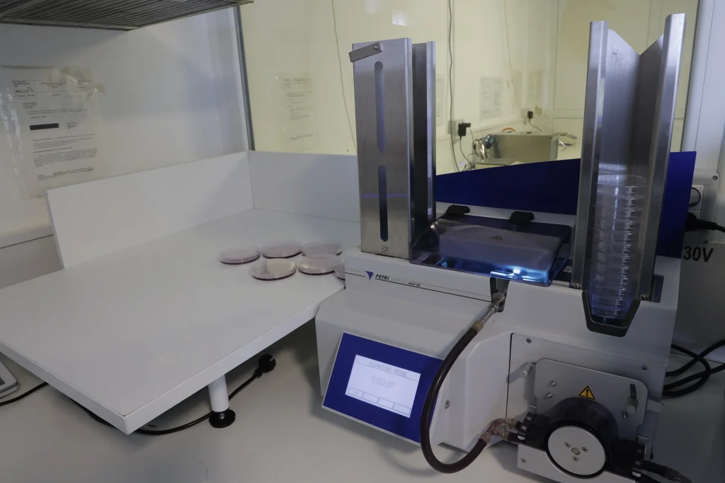 Laboratorul MS 2000