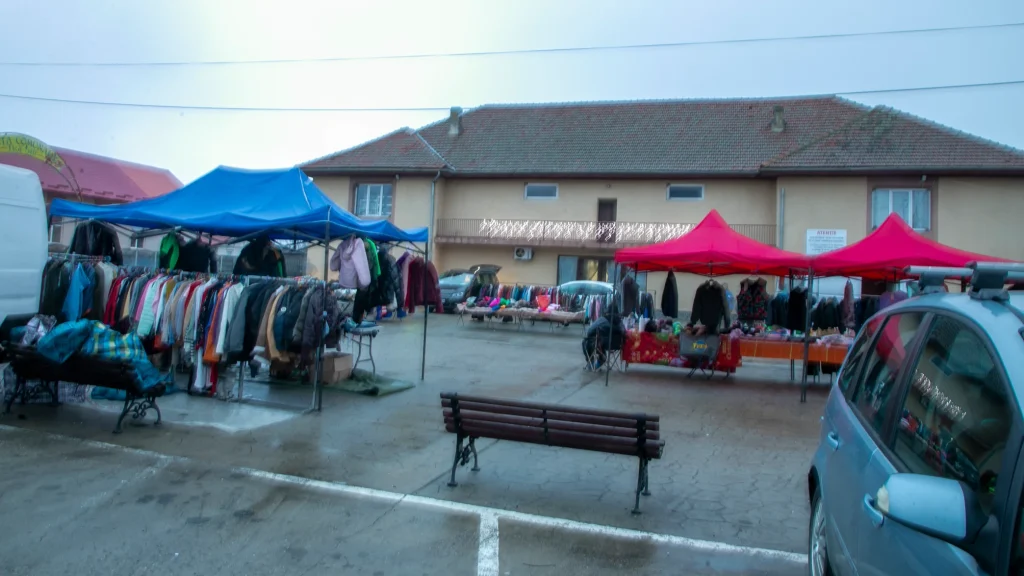 Piața locală Măureni