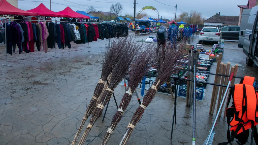 Piața locală Măureni