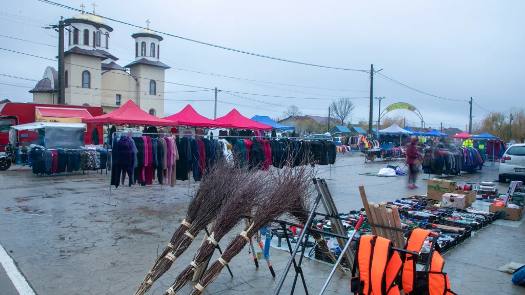 Piața locală Măureni