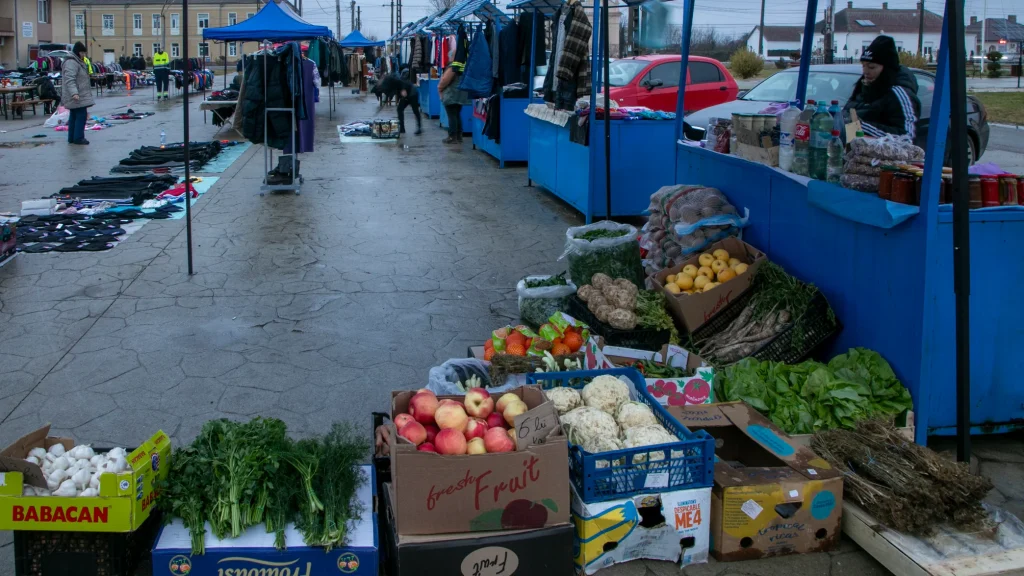 Piața locală Măureni