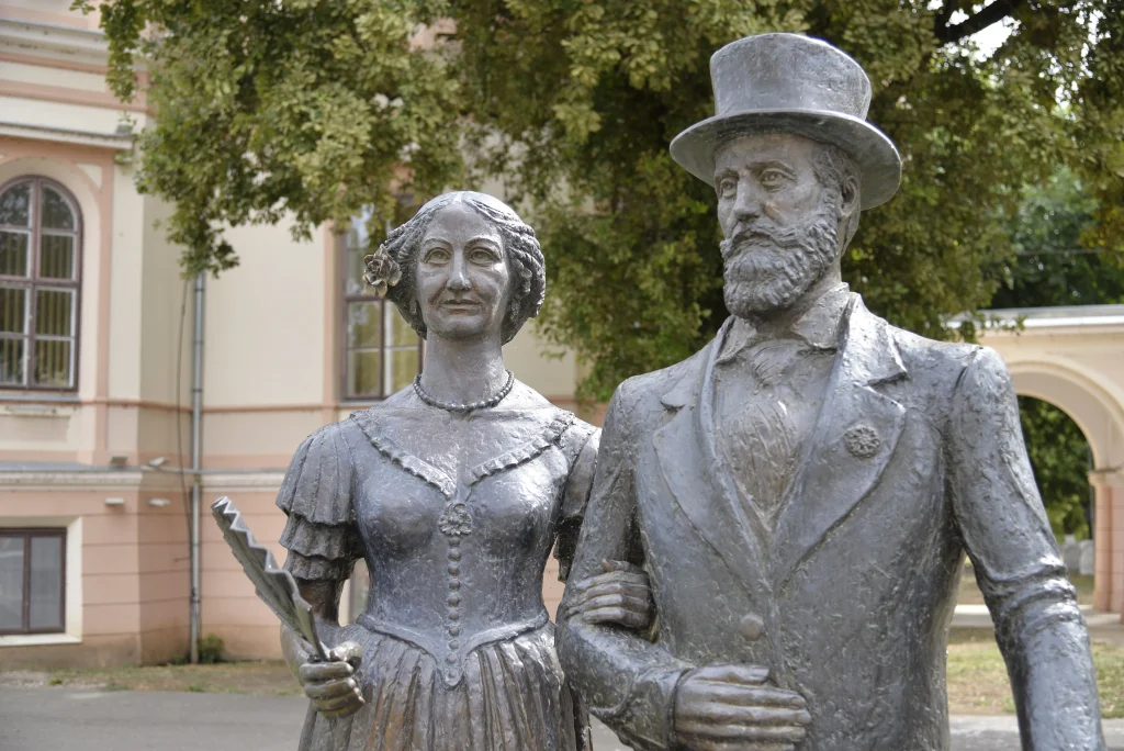 Statuia Contelui Alexander Nákó și a soției sale Berta Nákó
