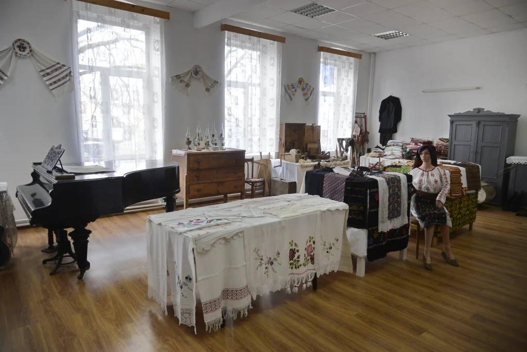 Biblioteca și Muzeul Dimitrie Țichindeal