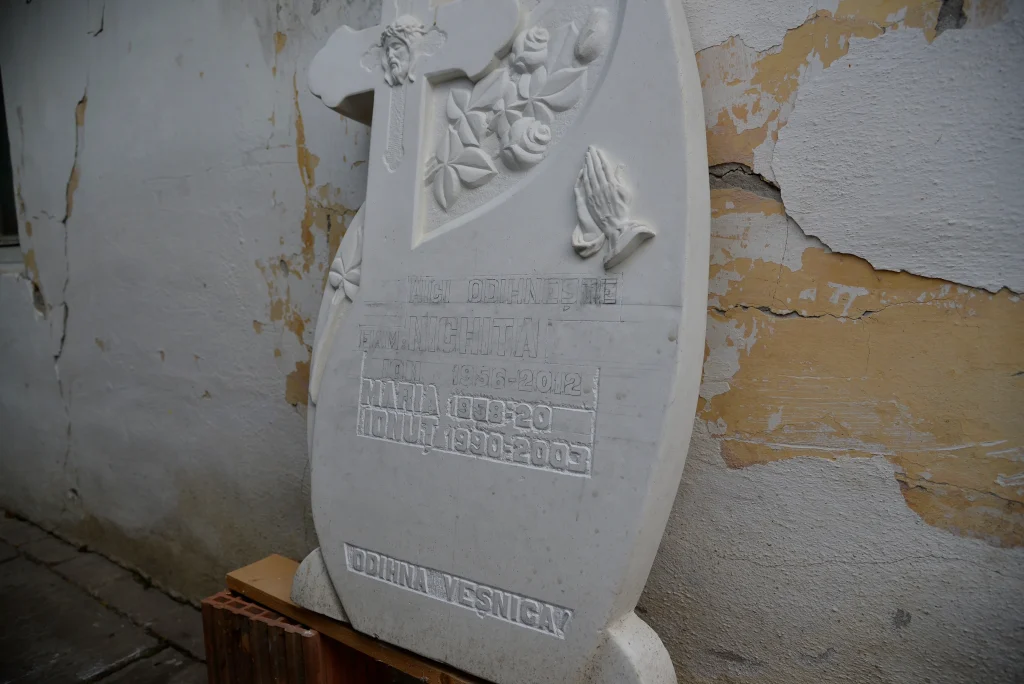 Ovidiu Popa, meșter tâmplar și sculptor