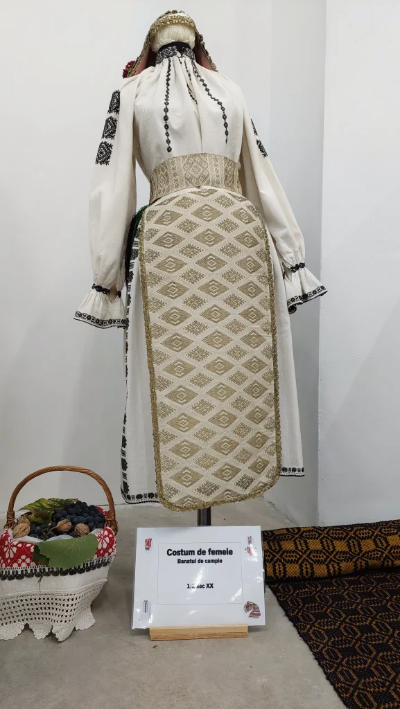 Magdalena Stoi, colecționară de port popular