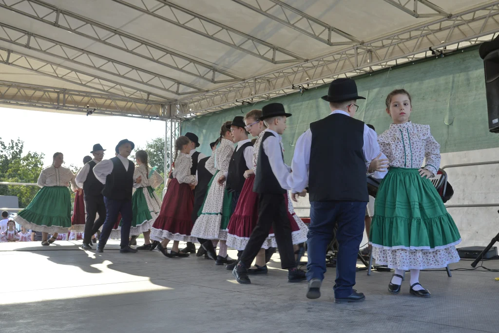 Ansamblul Búzavirág Cherestur