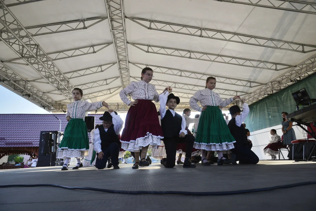 Ansamblul Búzavirág Cherestur